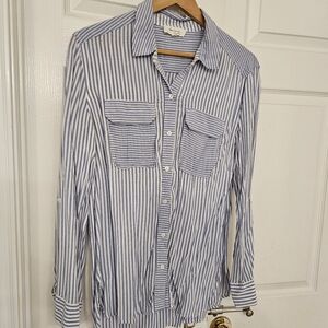 Medium Vince Camuto blue longsleeve stripe top